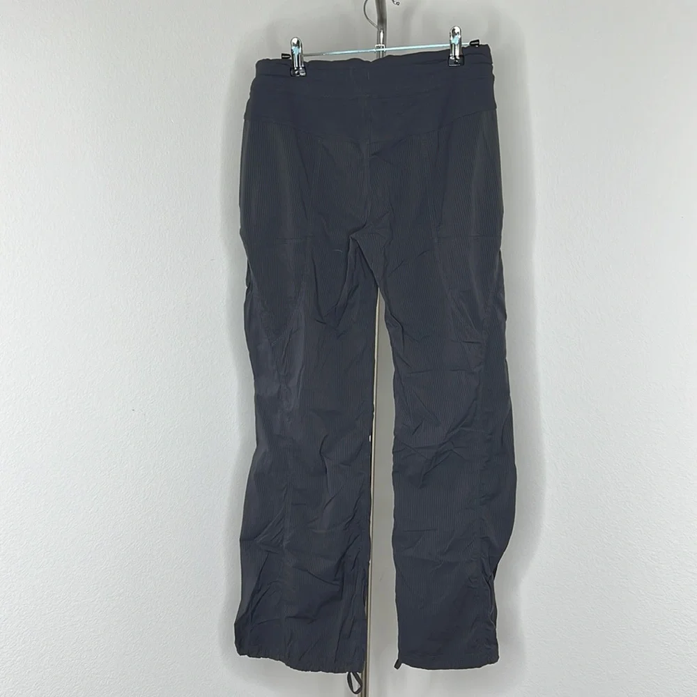 🔹 Lululemon Tech Pants